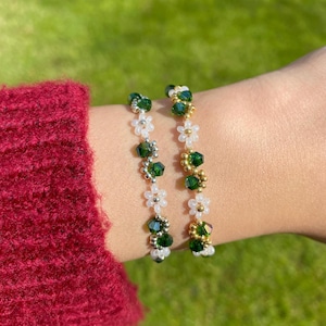 Emerald Beaded Flower Bracelets, Green Dainty Bracelet, Floral Bracelet, Aesthetic Bracelet, Silver Bracelet, Gold Bracelet, Gift for Her