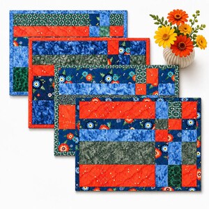 Manteles individuales acolchados hechos a mano / Juego de 2 o 4 / Manteles individuales estilo boho en naranja y azul / Decoración de mesa colorida / Regalo alegre para la anfitriona