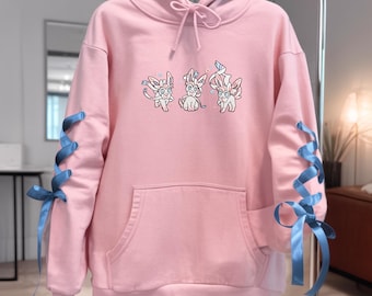 Moletom com bordado Syveon PKM Ribbon, pingente fofo da fada Eve Evolution, moletom com capuz bordado de anime, laço moderno e charmoso, presente para fã de Eve