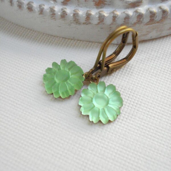 Light Green Drop Earrings, Green Dangle Earrings, Pastel Green, Vintage Earrings, Leverback, Cottage Chic