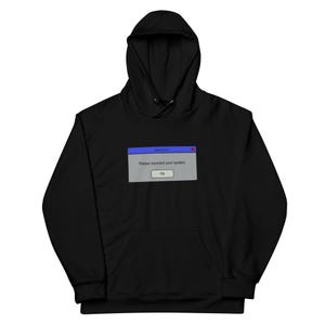 Könnte beinhalten: Schwarzer Hoodie mit einer blauen und grauen Fehlermeldung, die "Bitte verbinden Sie Ihr System wieder" lautet, mit einem "Ok"-Button.