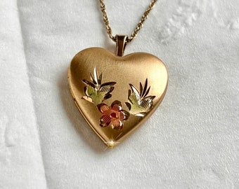 Vintage 1950s Heart Locket 14k Gold PPC Hand Engraved Flower Photo frames Art Deco Heart Pendant Necklace