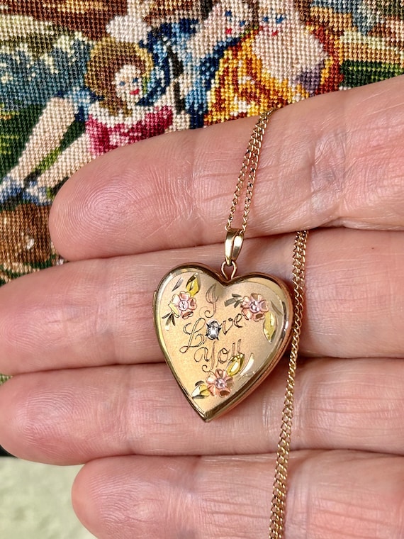 Vintage 1950s Heart Locket 14k Gold TK Hand Engra… - image 3