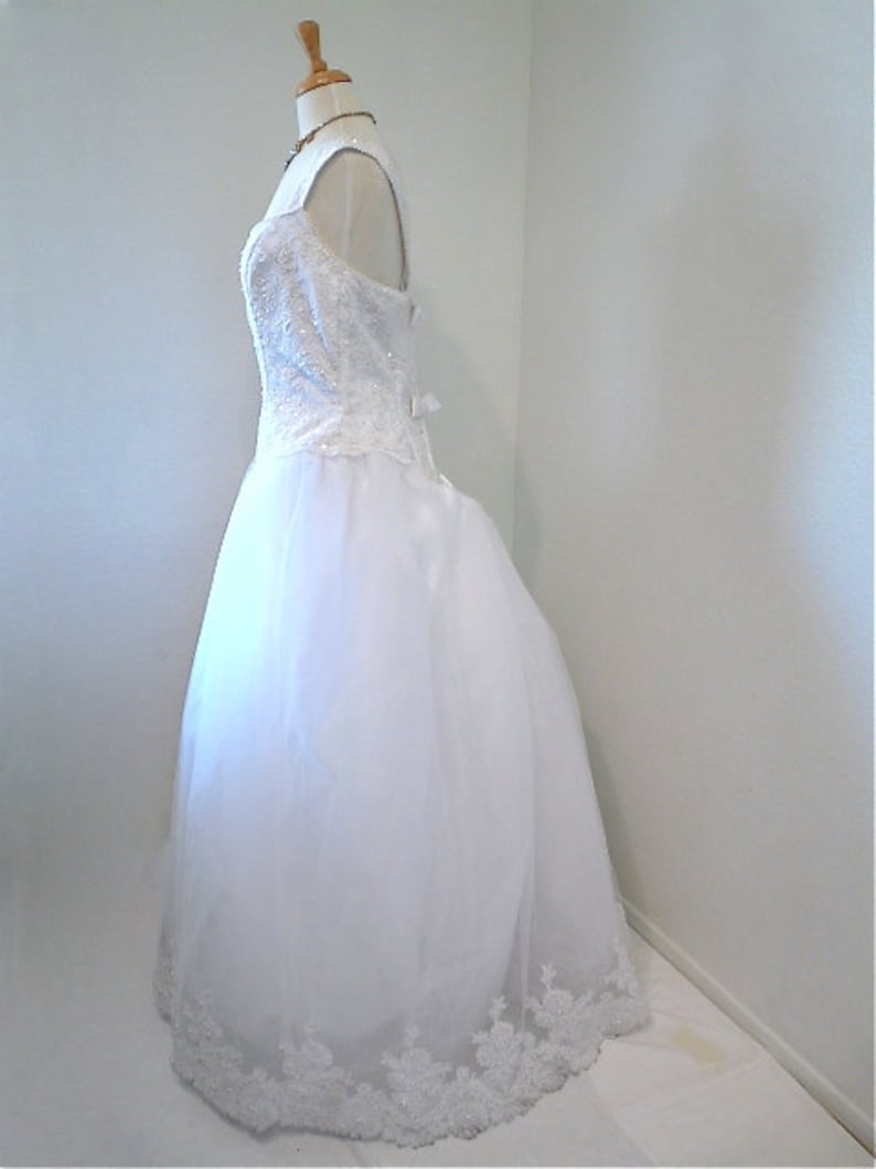 Romantic 1950's Suzy Perette Wedding dress, White Lace Corset Bust Pearl Beaded Bow Back Princess seam with Veil image 3