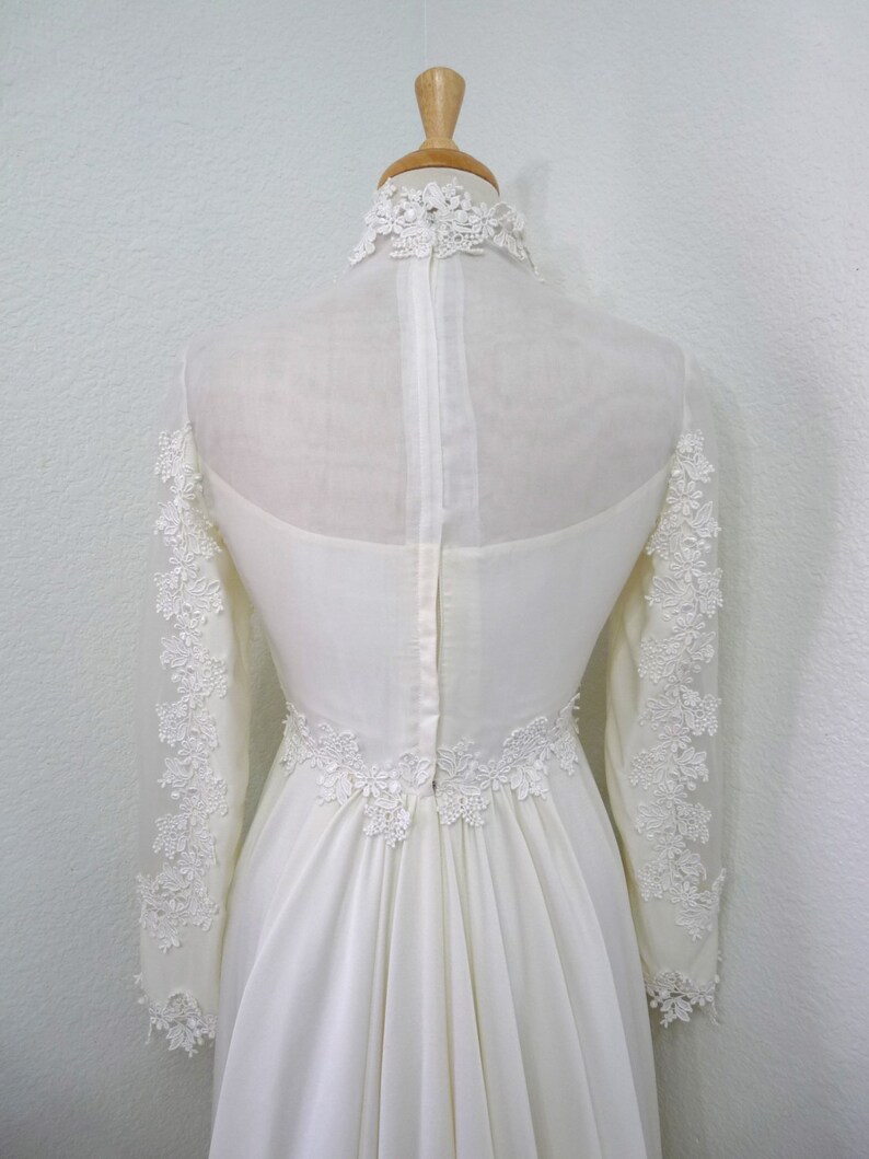 Spectacular 1960s William Cahill Wedding Dress Empire Sweetheart Lace with Small Train/ Small image 6