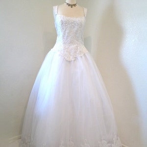 Romantic 1950's Suzy Perette Wedding dress, White Lace Corset Bust Pearl Beaded Bow Back Princess seam with Veil image 1