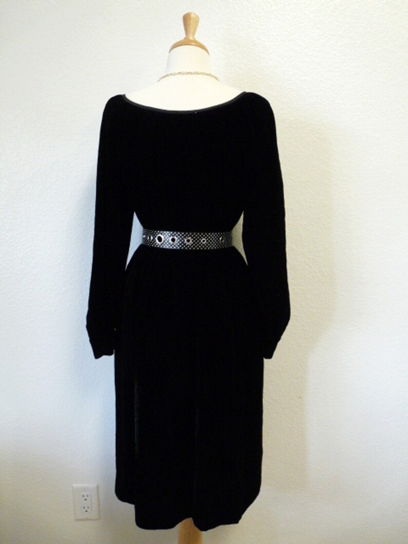 Vintage 1980s Velvet Black Dress Hidden Pocket Albert Nipon Party Formal dress Small / Medium image 3