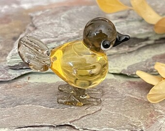 Happy little bird, glass lamp work  2039