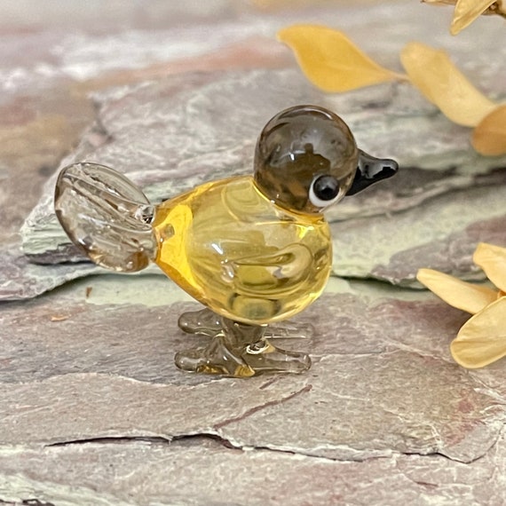 Happy little bird, glass lamp work  2039