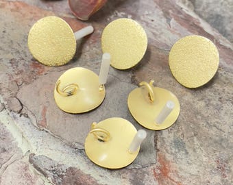 Orecchini a perno in ottone placcato oro martellato: perno circolare - 5374