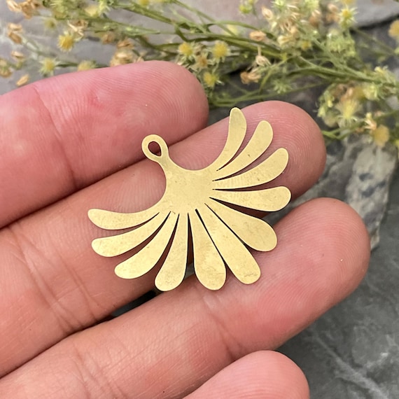 Raw Brass Flower Earring Charms: Jewelry Supplies (35.3x28.9x0.3mm) - 3123