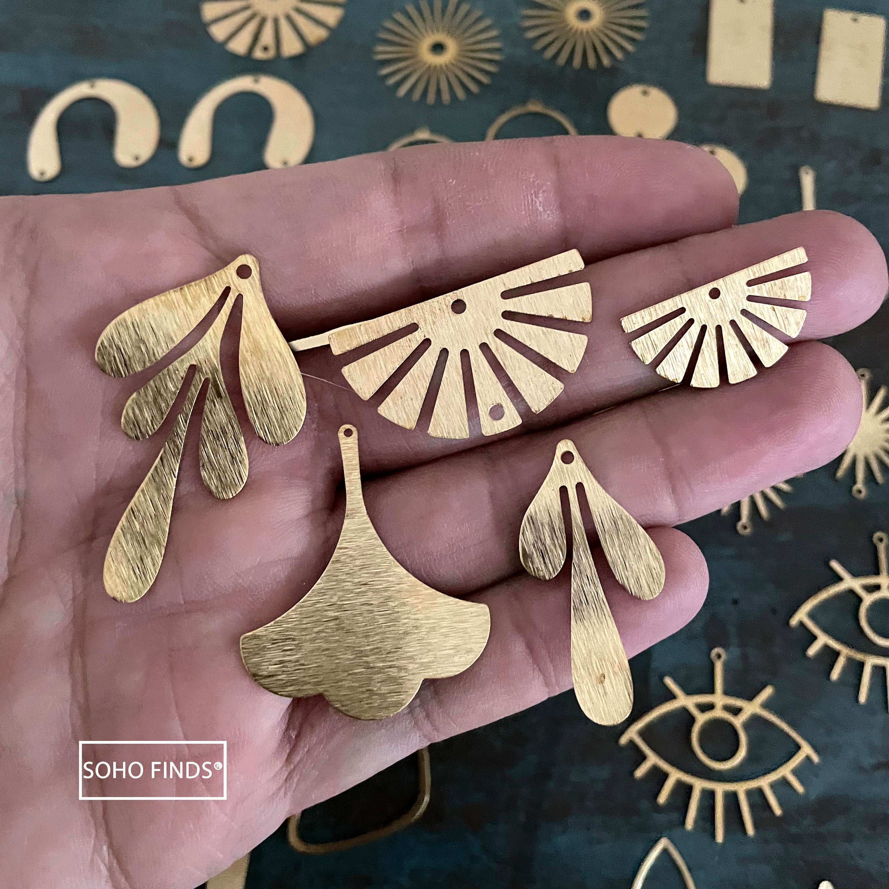 12 Raw Brass Hand Stud Earrings N1610 12x7x1mm Brass Hand Earring