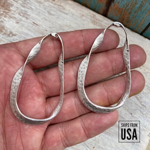 Achados étnicos de brincos banhados a prata: peças de joias de estanho retorcido