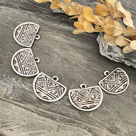 Antique Silver Plated Earring Findings: Pewter Jewelry Making Parts - 8086