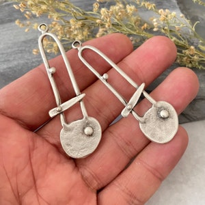 Boucles d'oreilles bohèmes en laiton pour la fabrication de fournitures de bijoux. Modèles de bijoux en plaqué argent pour la fabrication de bijoux. 2 pièces - 8109