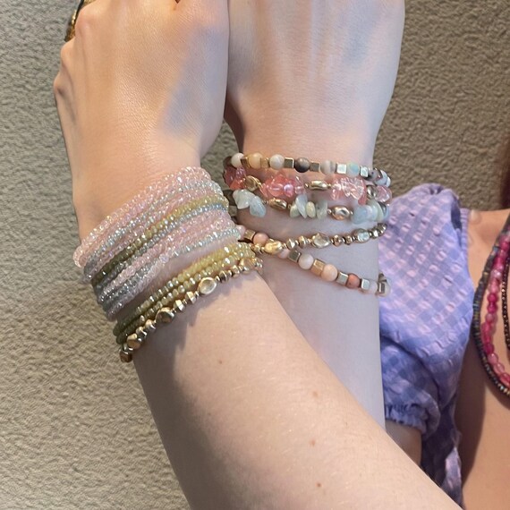 Set Di 4 Braccialetti Boho In Perline Di Cristallo Multistrato – Elastici E Colorati – Ideali Per Donna E Ragazza (Lunghezza 17,5 Cm)