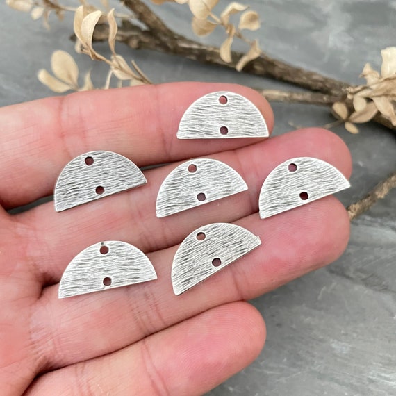 6 Pieces Antique Silver Half Moon Charms. Silver Plated Earring Parts. Bohemian Brass Earring Findings. (20x10mm) - 7044