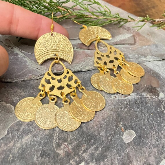 Nature-Inspired Earrings - Trendy Twists with Elegant Flair.  5627
