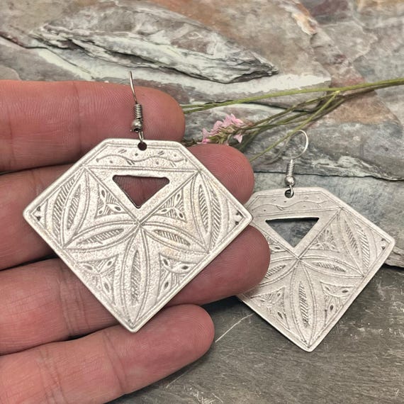 Chic Colorful Earrings - Adorable Finds with Playful Designs - 5580