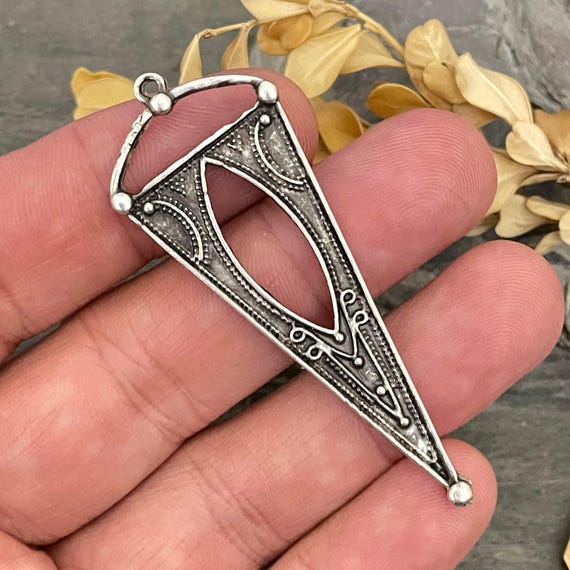 Antique Silver Plated Earring Findings: Triangle Charms (2 Pieces) - 8113