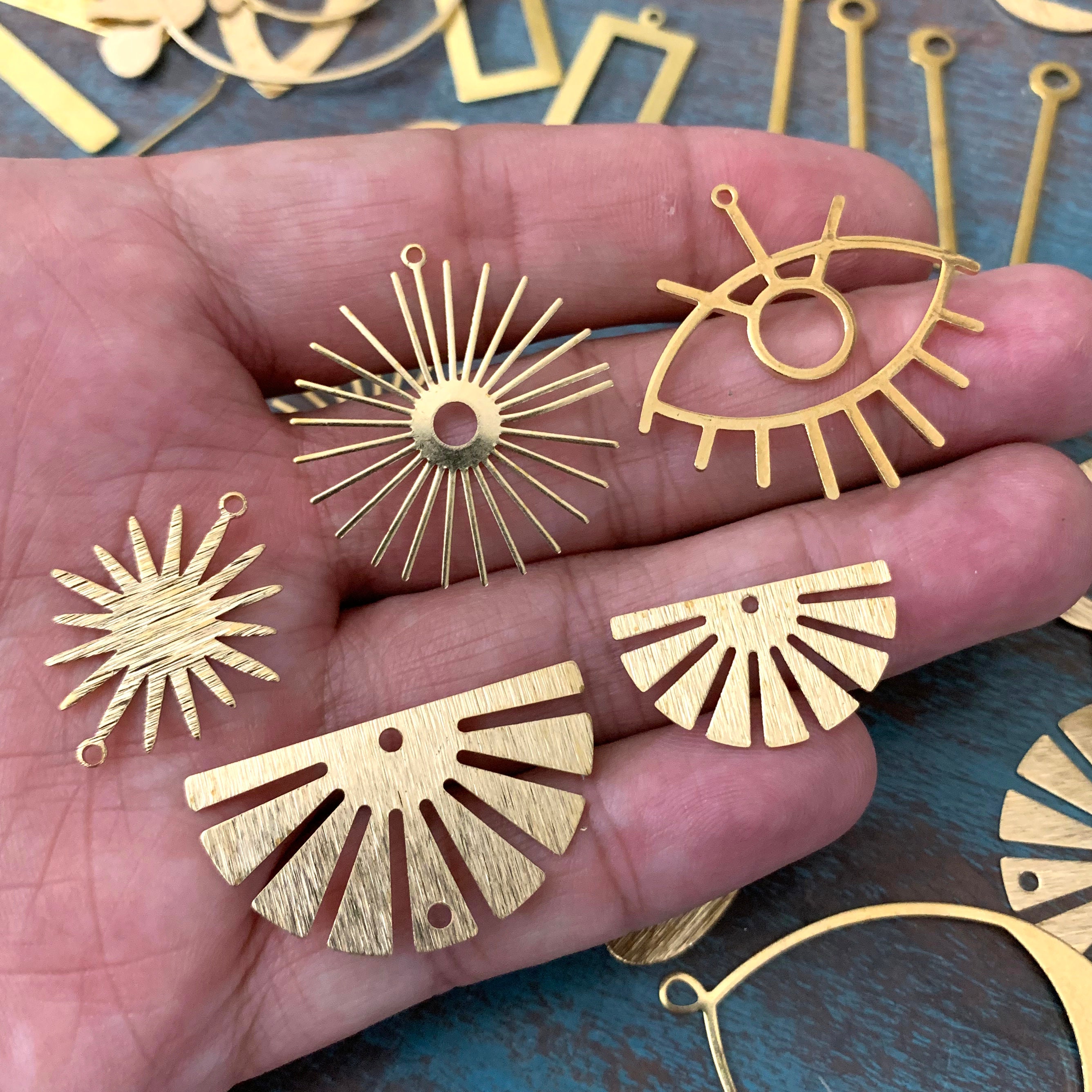 12 Raw Brass Hand Stud Earrings N1610 12x7x1mm Brass Hand Earring
