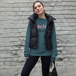 Mama Est. 2025 Sweatshirt for New Mom Gift for Pregnancy Reveal Outfit for Mother&#39;s Day Gift for Mom Life Crewneck for Baby Shower Sweater