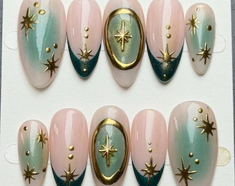 Uñas postizas "Oro y Verde" – Verde, diamantes de imitación, almendra | Elegantes | Reutilizables | Decoración de uñas | 3D | Francesa | Oro | Estrellas | Aura