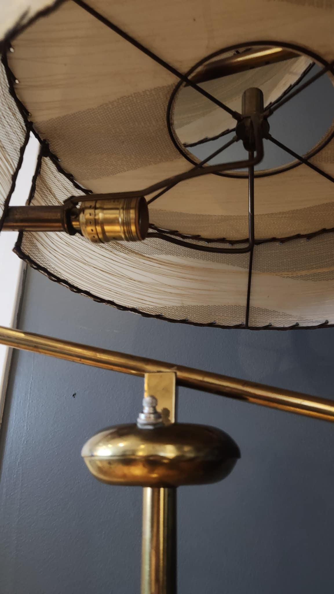 クラシックなミッドセンチュリーモダンパーチメントシェードフロア