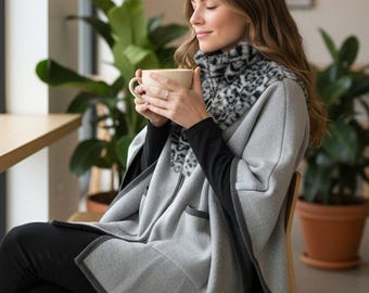 Manteau cape coupe ample en laine avec col en fourrure de léopard et fermeture à glissière
