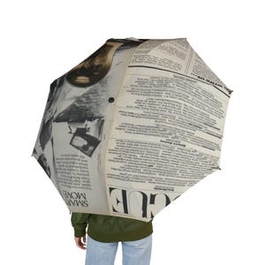 Vintage Zeitung Design Regenschirm - Stilvolle & kompakte Regenbekleidung, perfektes Geschenk für Wetterliebhaber, einzigartiges Reisezubehör, modischer Regen