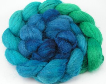 Baby alpaca spinning fiber, combed top - Deep Sea Gradient roving