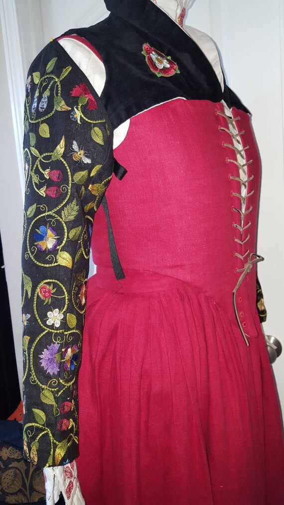 Womens 5 Piece Elizabethan Kirtle, Over-Partlet and Embroidered Sleeves: Renaissance, Tudor - MADE TO ORDER