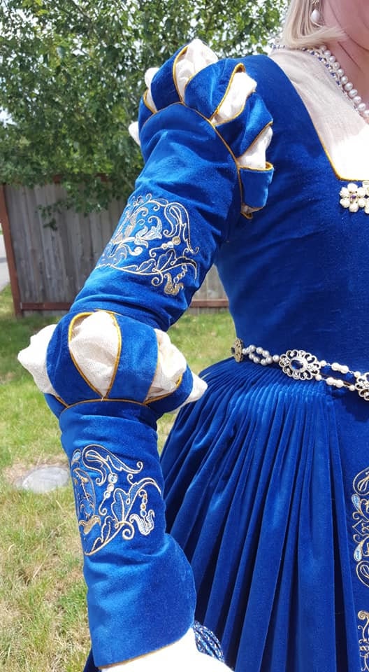 Women's PLUS SIZE Italian Renaissance Dress, Tudor, Elizabethan