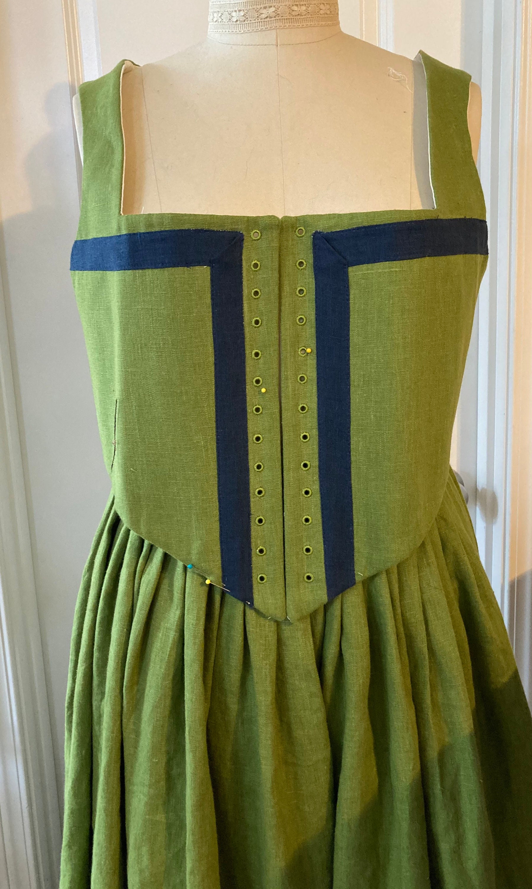 Women's 3 Piece Elizabethan Kirtle, Renaissance Dress, Custom Drafted