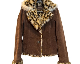 Giacca Guess in pelle scamosciata Y2K da donna, taglia M, marrone leopardato, con pelliccia sintetica, stile vintage.