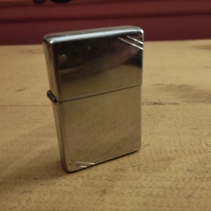 Oryginalna zabytkowa zapalniczka Zippo Wick – 1999 | W zestawie etui na pasek | W pełni funkcjonalna