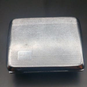 Vintage Silver-Tone Cigarette Case – Elegant Engine-Turned Design – Circa 1940s–1950s – Fully Functional