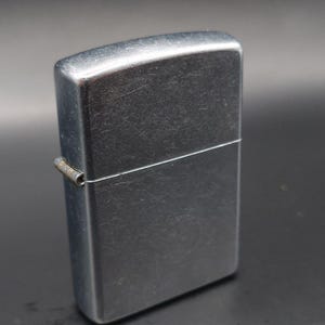 Vintage Zippo Lighter – Brushed Chrome Finish – Made in USA (2000) – Fully Working – Spare Flint Included