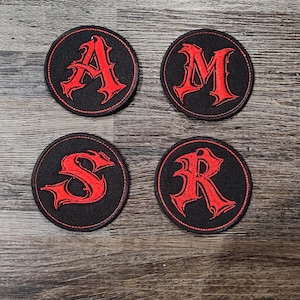 Gotisk Anime Initial Patch – Broderad bokstavsapplikation, Mörk fantasi-märke