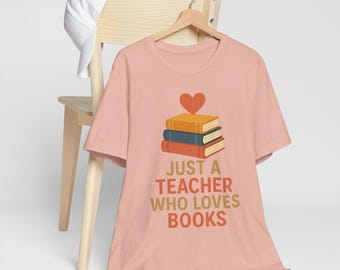 Camiseta "Solo un profesor que ama los libros" - Regalo ideal para profesores lectores - Ropa para profesores amantes de los libros - Camiseta de vida docente