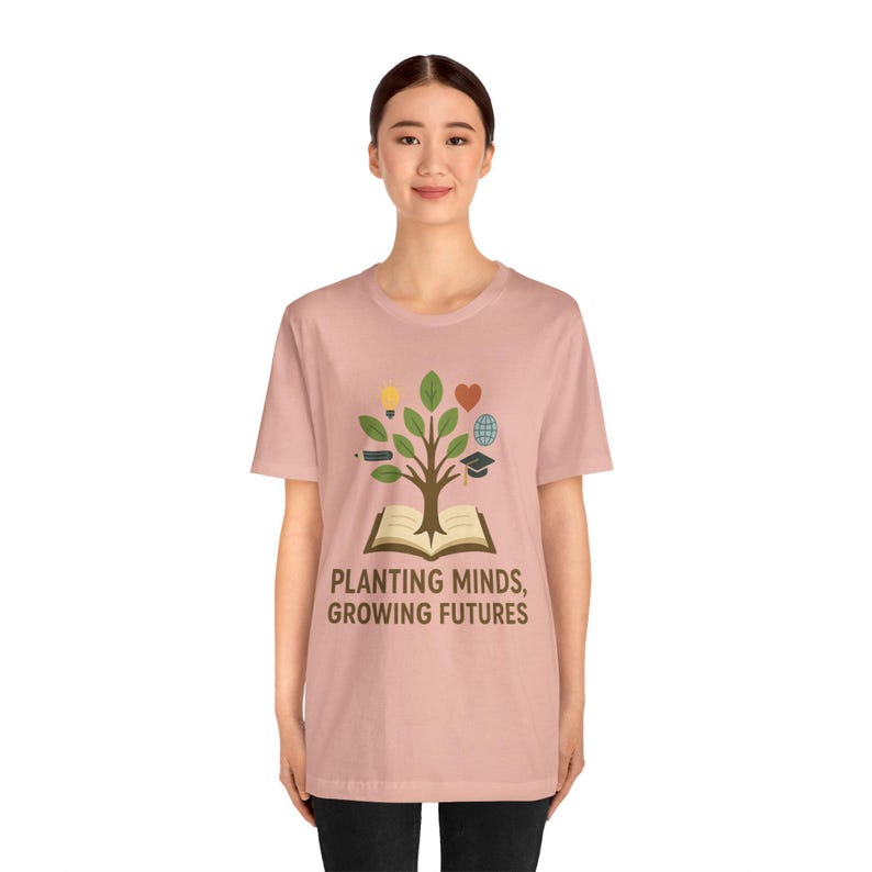 Camiseta para docentes "Sembrando Mentes, Cultivando Futuros" - Regalo inspirador para docentes - Camiseta educativa - Reconocimiento al docente - Moda para el aula imagen 6