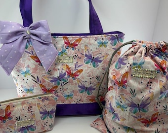 Conjunto de regalo moderno y femenino con bolso tote de mariposa violeta para cualquier ocasión especial.