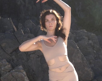 Kaia Cut-Out Top, Elegant Movement-Ready Top, Women’s Versatile Crop Top, Dance and Yoga Top, Stylish Everyday Wear, Festival Top,