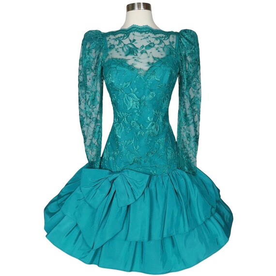 corset tulle dress A-line Off Shoulder Sheer Prom Dress, MP927 Short sleeve plus size Black And White Homecoming Dresses with its sweetheart neckline Waist:38