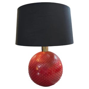 Italienische Mid-Century Modern Tischlampe aus roter Keramik und Messing von Paf Studio, 1970er