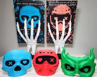 Calavera Lights Out / Casco Caught Up / Máscara de diablo Game On con decoración de estante con ojos en forma de corazón y X