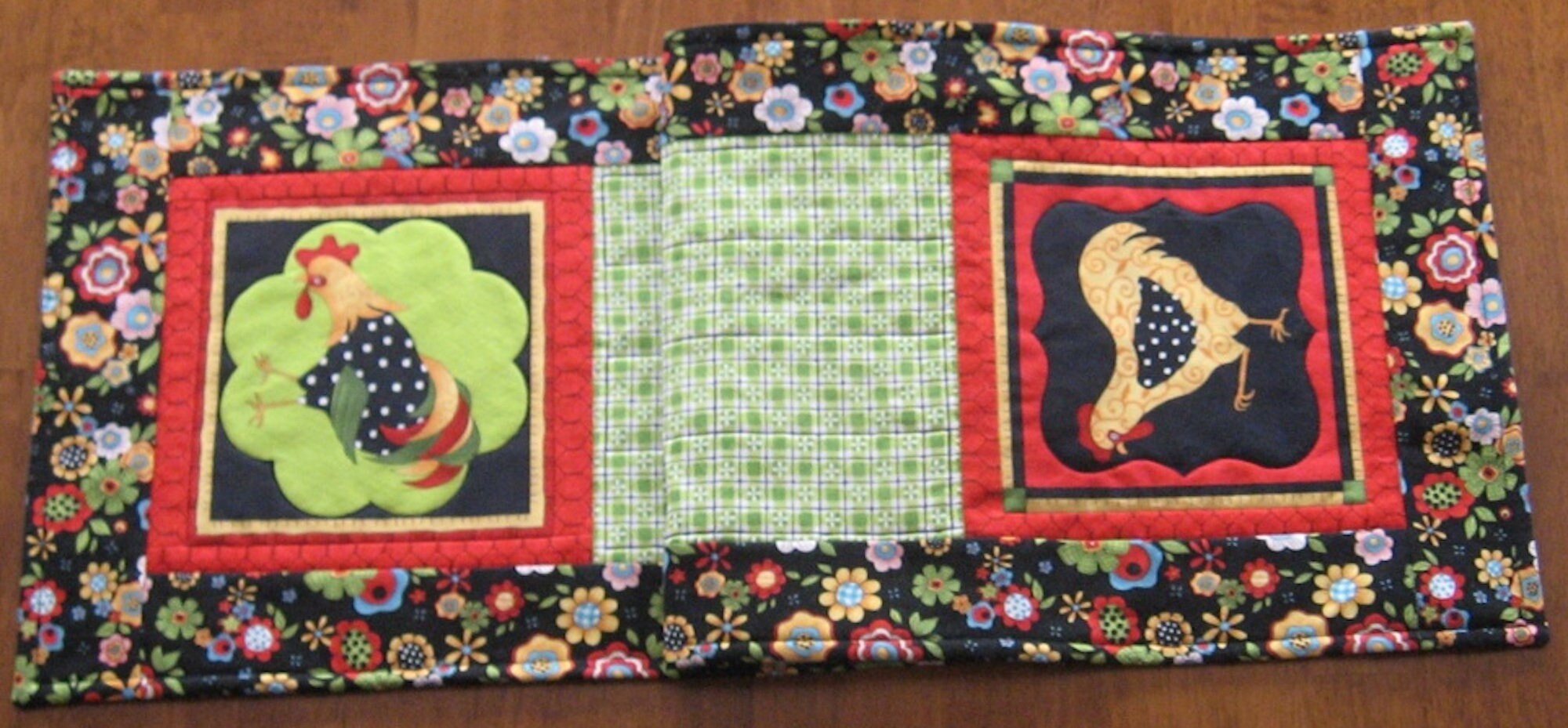 Funky Chicken Quilted Table Runner GFTOTP16311