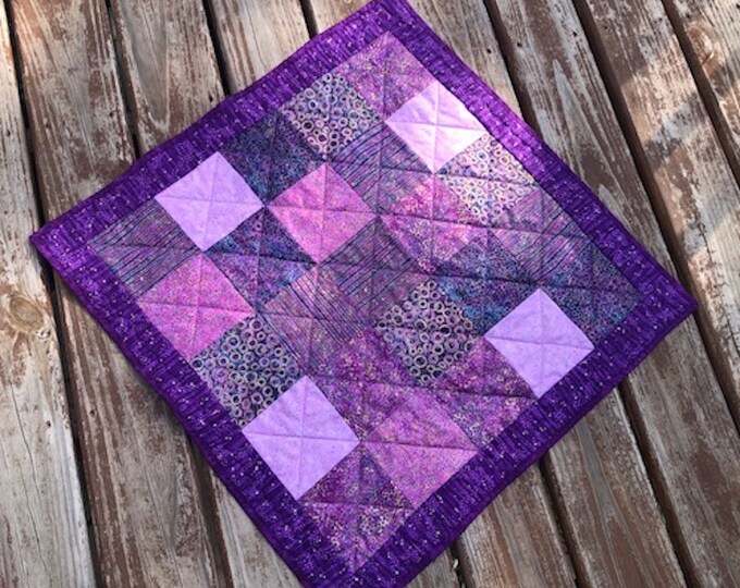 Crimson Petal Shine Quilted Table Topper NCU0NTD454