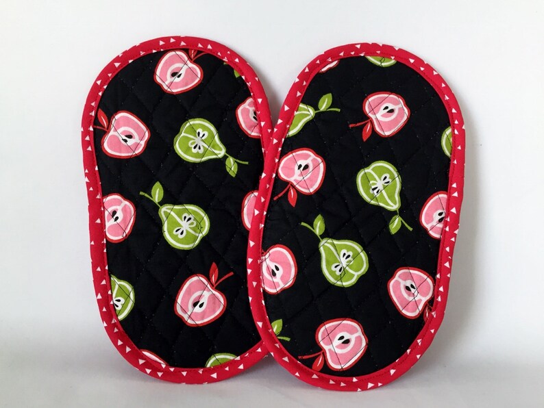 Pot Grabbers Pot Holders Pair Apples and Pears Red Pink Green Black