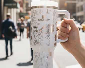 Vaso de acero inoxidable de 40 oz con grabado láser de la Princesa y la Rana, con asa.